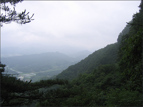 산신각에서 내려다 본 풍경. 